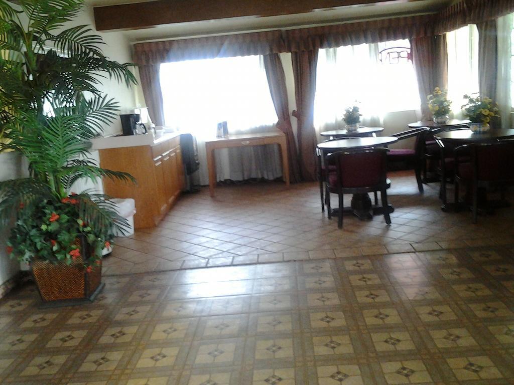 Budget Inn Туларе Екстер'єр фото